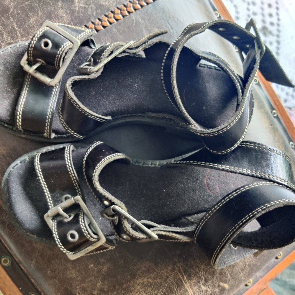 Black Leather Fluevog Sandals Size 6 - Picture 2 of 5